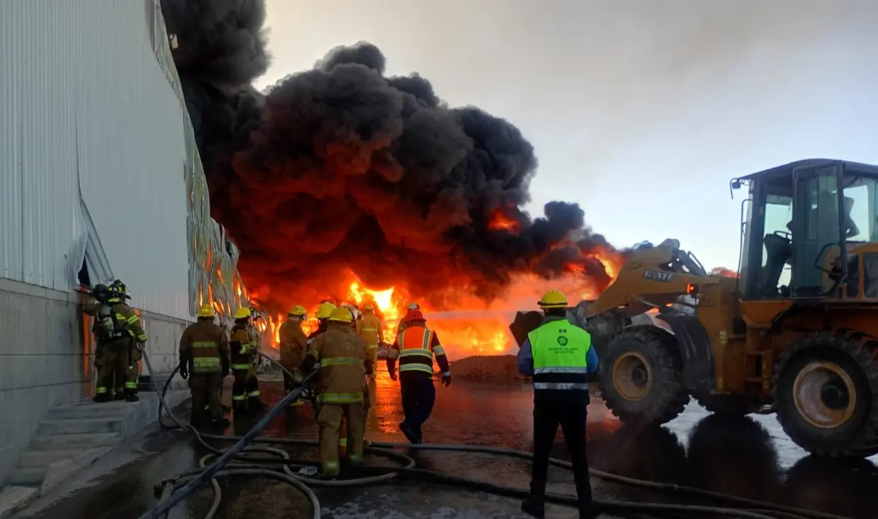 Controlan incendio en Polímeros Nacionales; no hay lesionados