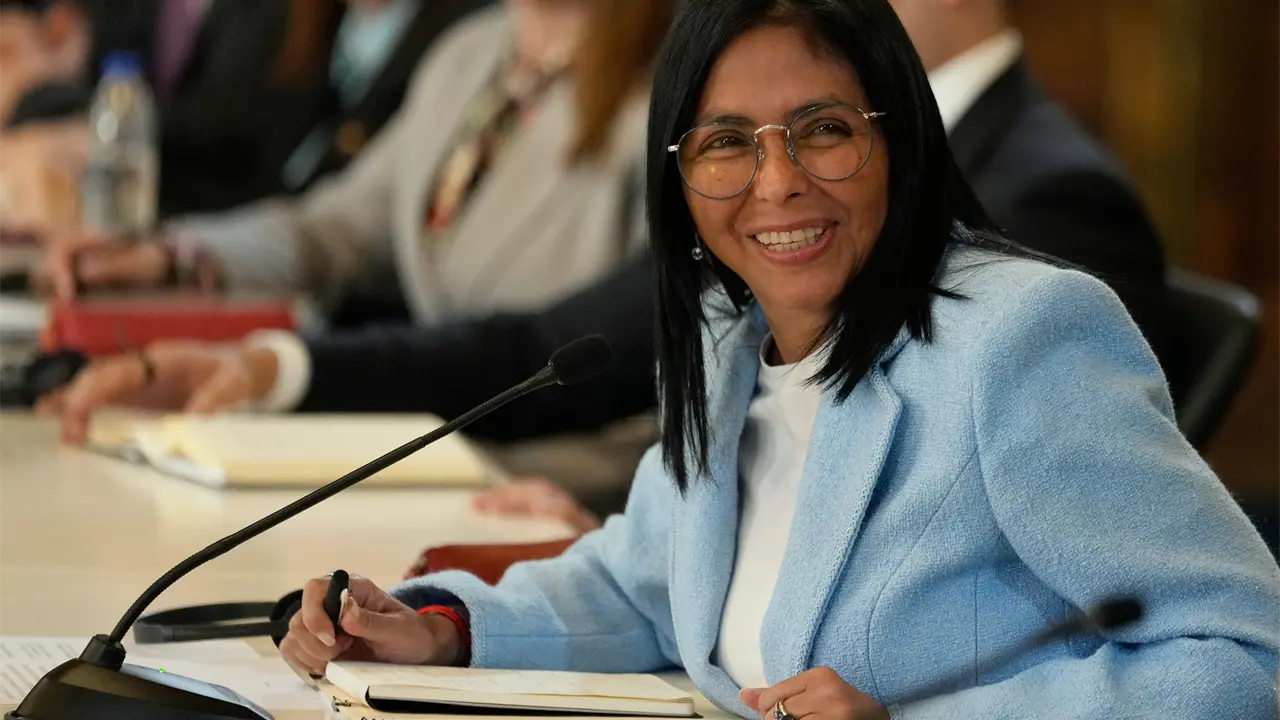 Delcy Rodríguez pide paciencia y anuncia aumento salarial para trabajadores