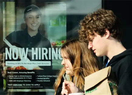 Departamento de Trabajo reporta aumento en solicitudes de desempleo en EEUU