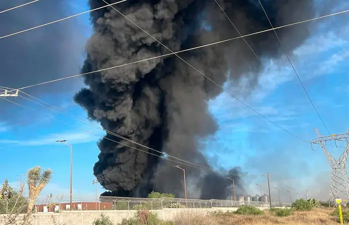 Descomunal incendio en la Zona Industrial Descomunal incendio en la Zona Industrial