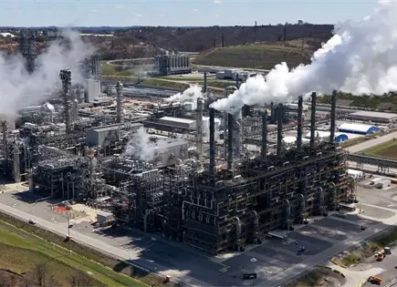 Guerra en Ir&aacute;n afecta reservas de petroqu&iacute;micos vitales para agroindustria