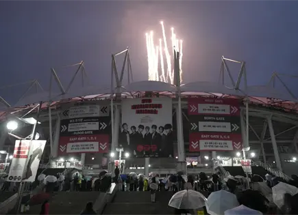 Miles de fans reciben a BTS en Seúl para inicio de gira mundial Miles de fans reciben a BTS en Seúl para inicio de gira mundial