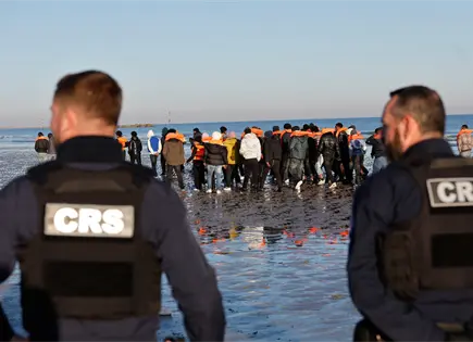 Mueren 4 migrantes en Francia al intentar cruzar canal al Reino Unido