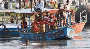 Accidente en bote turístico en río Yamuna, India Accidente en bote turístico en río Yamuna, India