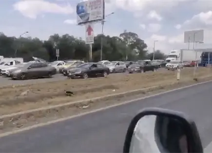 Caos vial en la 57: filas kilom&eacute;tricas hacia SLP