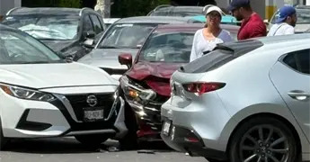 Choque frente a HEB genera caos vial en Fray Jos&eacute; de Arlegui