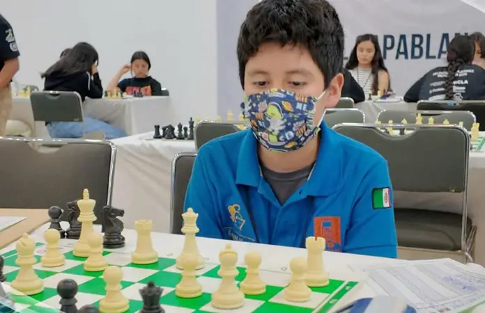 Destaca matehualense en torneo de ajedrez