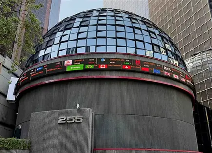 Ganan el peso, la BMV y el petr&oacute;leo