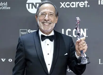 GUILLERMO FRANCELLA PREMIO PLATINO DE HONOR