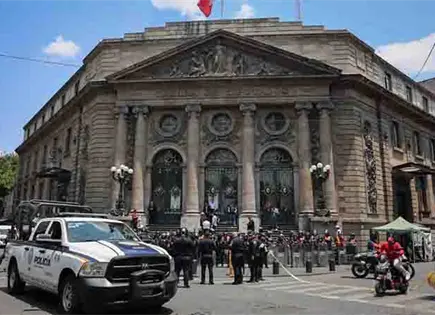 Irrumpen con Congreso capitalino