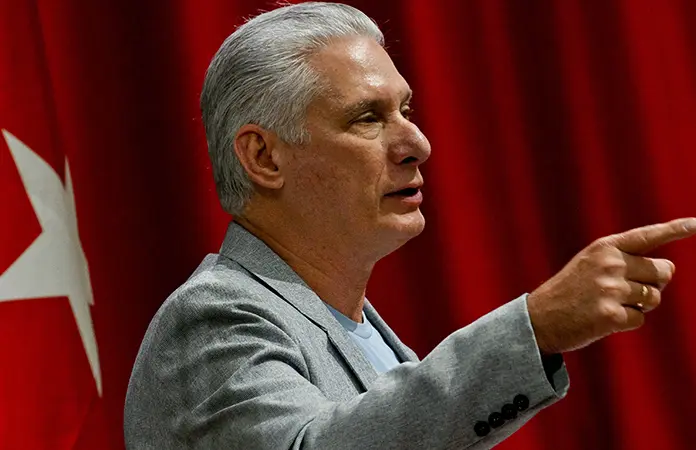 Miguel Díaz-Canel dice que no renunciará