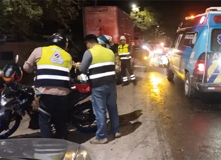 Motociclista derrapa y resulta lesionado cerca de Soriana Valle Alto