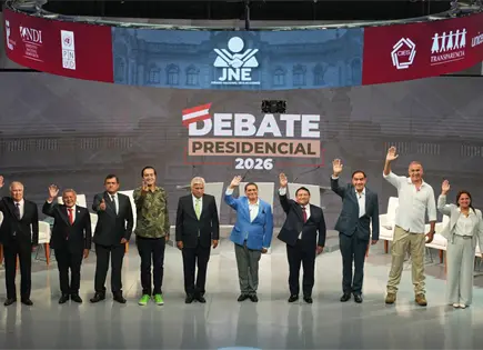 Peruanos votan en elecciones presidenciales con 35 candidatos
