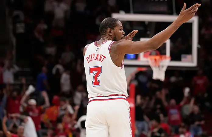 Vence Houston a Filadelfia