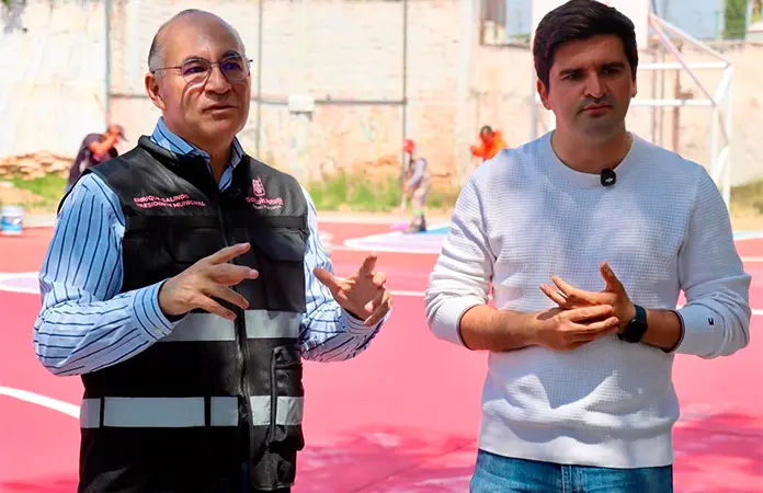 Alcalde Enrique Galindo intensifica regeneración de canchas deportivas