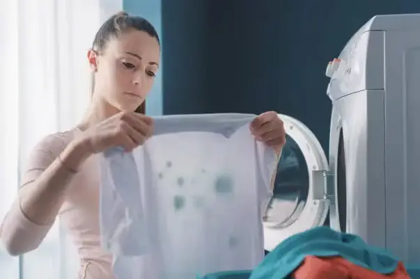 Cómo lavar ropa blanca y mantenerla impecable