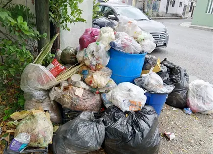 Descansos por Semana Santa retrasan recolecci&oacute;n de basura en Valles