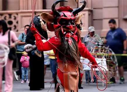 ENCUENTRO DE DIABLOS RE&Uacute;NE COMPARSAS DE LA HUASTECA
