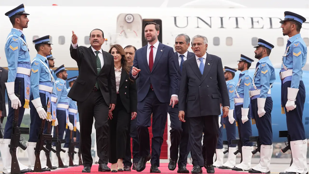 Estados Unidos e Irán negocian alto el fuego en Pakistán