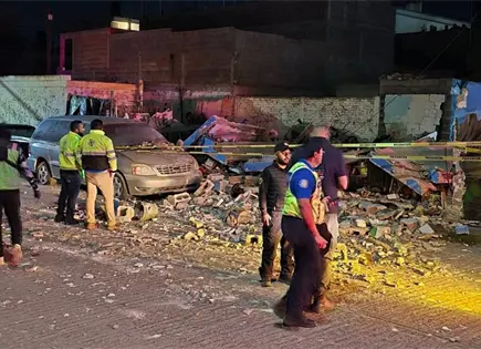 Explosi&oacute;n deja a persona atrapada entre escombros en La Constanza