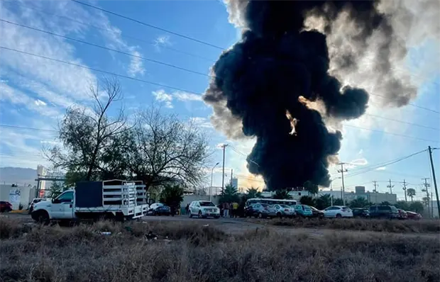 Incendio causó daños por 100mdp Incendio causó daños por 100mdp
