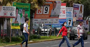 Peruanos van a las urnas