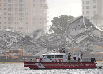 Hotel de 23 pisos en Miami desaparece en segundos tras implosi&oacute;n