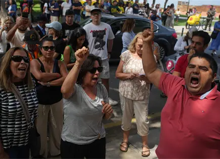 Peruanos votan en elecciones presidenciales y congreso bicameral