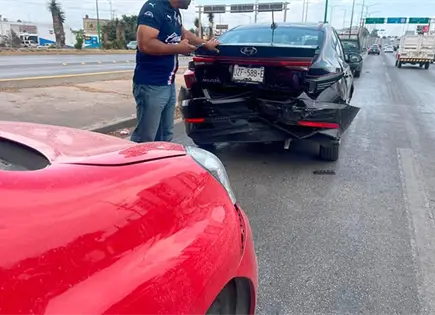 Por alcance, impactan tres autos en la &acute;57