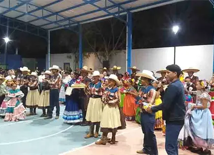 Presenta Grupo Tiult funci&oacute;n de danza