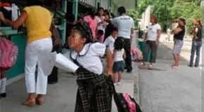 Hoy retornan a las aulas miles de alumnos en Valles