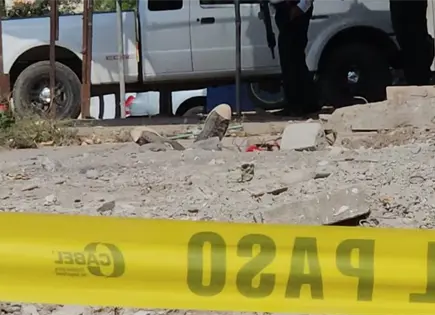 Lanzan explosivo contra veh&iacute;culo en Mazatl&aacute;n