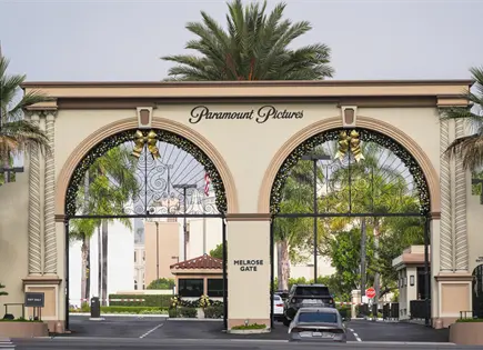 M&aacute;s de mil profesionales de Hollywood rechazan fusi&oacute;n Paramount-Warner