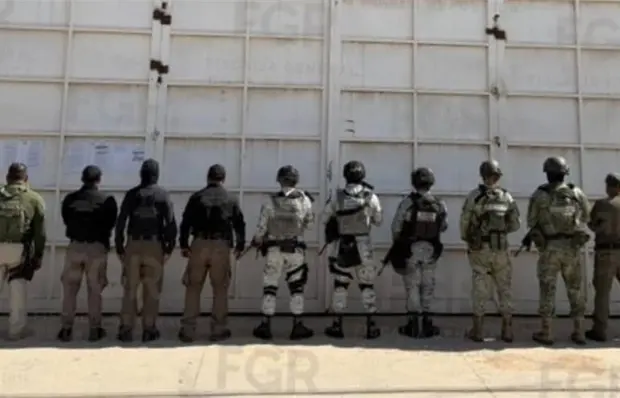 Tras cateo, halla FGR tractocamión con mercancía robada Tras cateo, halla FGR tractocamión con mercancía robada