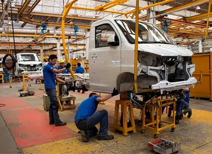 Cae la producci&oacute;n de camiones en 30%