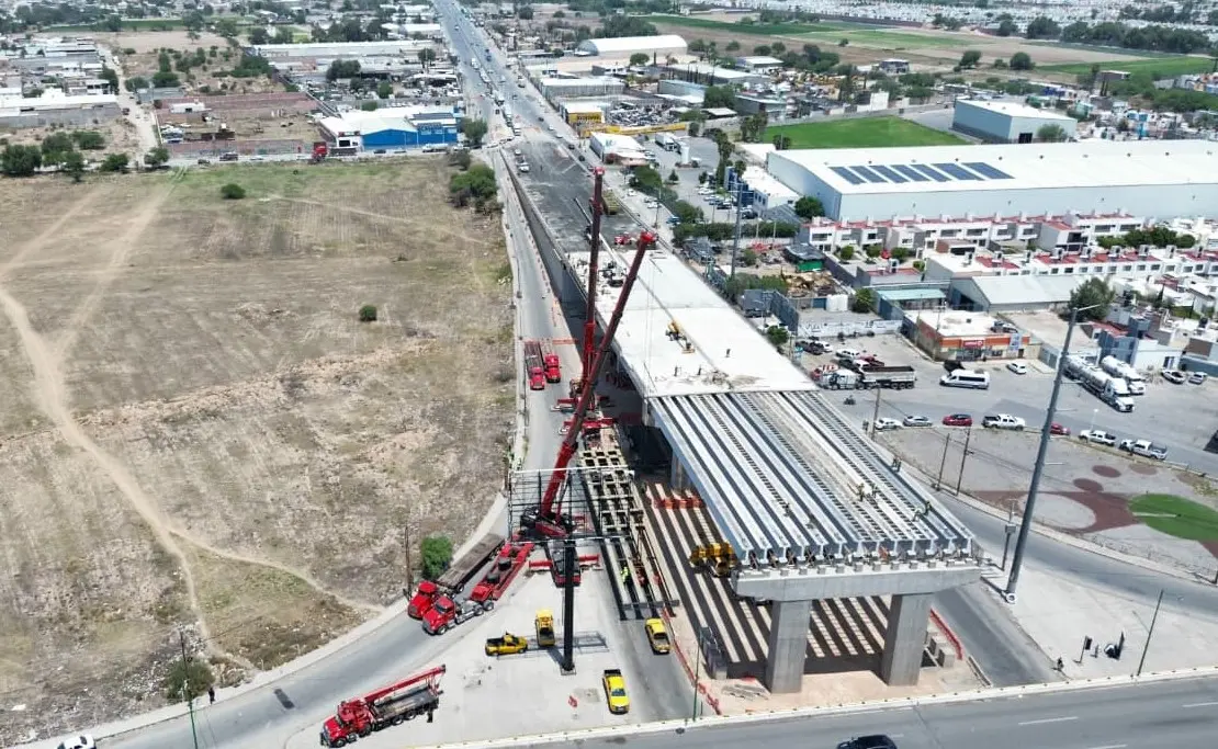 Montaje de trabes genera cierres viales / Foto: Omar Hernández-Pulso