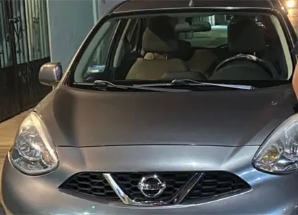 Roban auto en plena avenida de Balcones del Valle Roban auto en plena avenida de Balcones del Valle