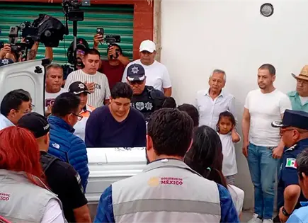 Familiares despiden a Henry, niño víctima de incendio en Valle de Chalco Familiares despiden a Henry, niño víctima de incendio en Valle de Chalco