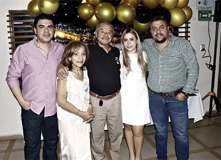 HÉCTOR FESTEJA UN AÑO MÁS DE VIDA HÉCTOR FESTEJA UN AÑO MÁS DE VIDA