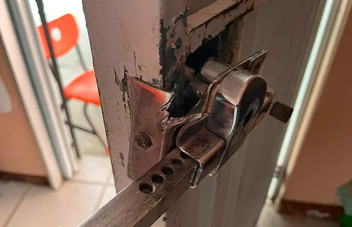 Irrumpieron hampones en 3 escuelas