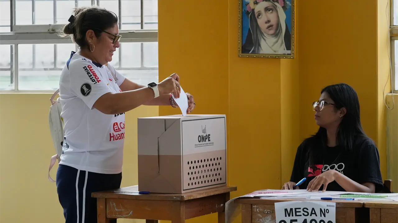 Keiko Fujimori lidera conteo con 16.88% en elecciones Perú