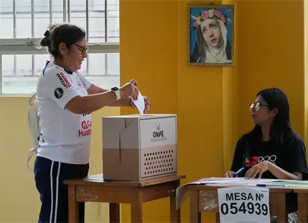 Keiko Fujimori lidera conteo con 16.88% en elecciones Per&uacute;