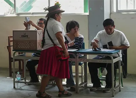 Keiko Fujimori lidera conteo en Per&uacute;