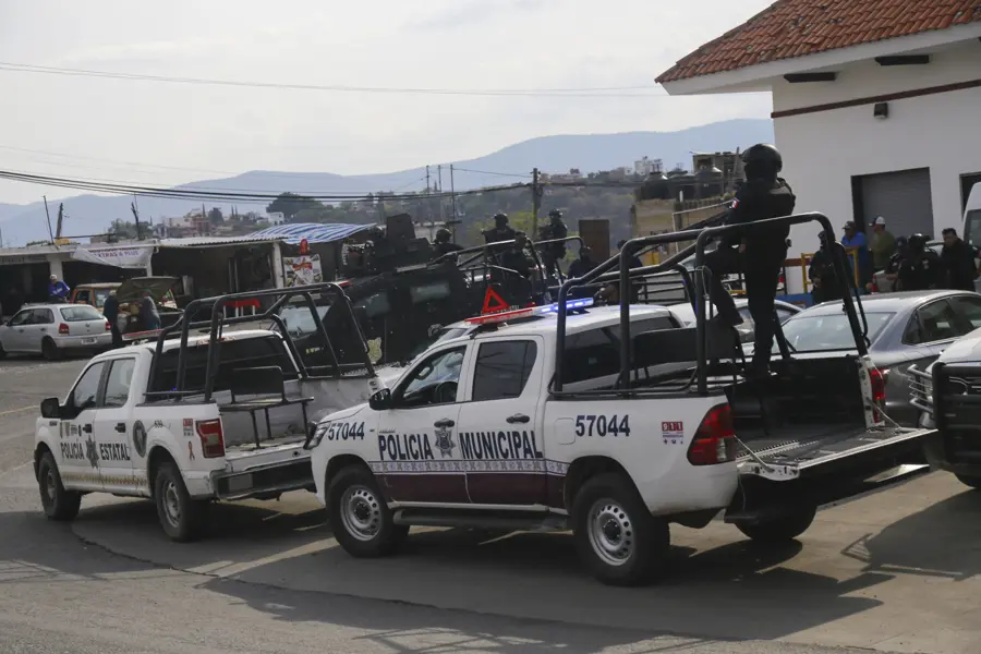 Localizan con vida a alcalde de Taxco y a su padre
