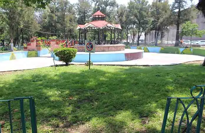 Desalojan a la gente que habita la Alameda Desalojan a la gente que habita la Alameda