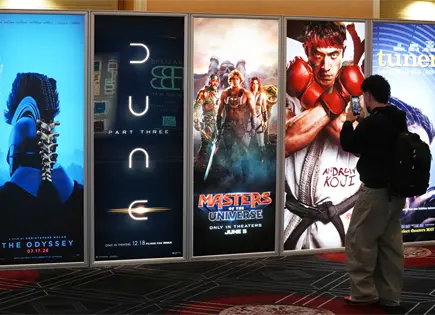 Warner Bros. sube al escenario en CinemaCon en medio de protestas por compra de Paramount