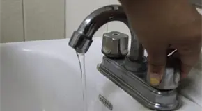 Agua de la llave pone  en riesgo a las familias