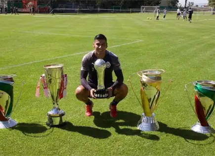 Carlos Salcido tendr&aacute; documental sobre su vida y carrera