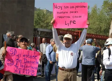 Desechan amparos contra eliminaci&oacute;n de "pensiones doradas"