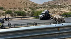 Maleantes asesinan a trailero en asalto